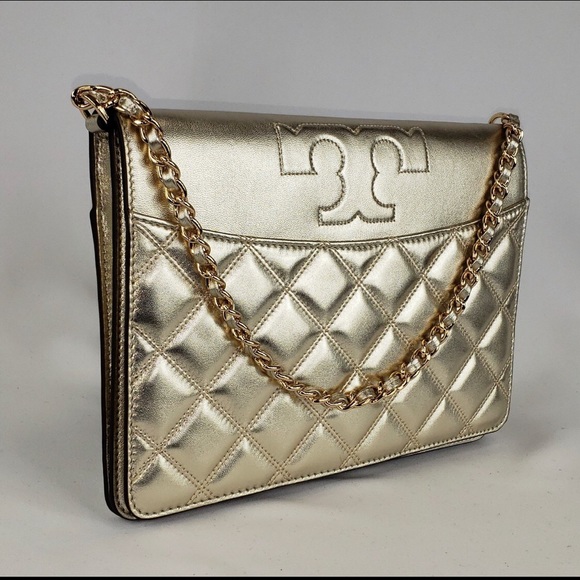 HOST PICK 🎉🎊Tory Burch Savannah Clutch in Gold new with tags. Rare! - Picture 2 of 10